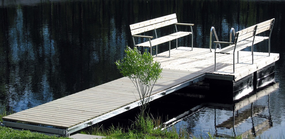 Brygga Ulpukka flytbrygga med bänkar